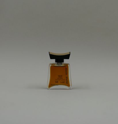null KANEBO "KYOTO

Glass bottle, titled "Kanebo Kyoto Parfum". Gold-plated concave...