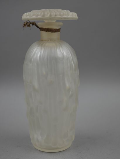 null Isambel Parfumeur. Berylune. Flacon en verre incolore dépoli pressé moulé de...