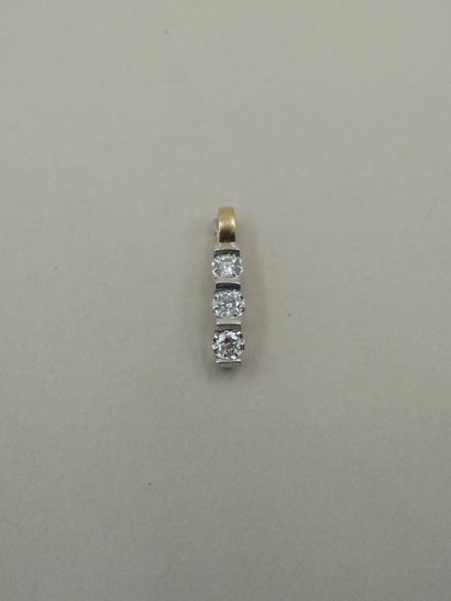 null Trilogy pendant in 18k yellow gold set with three diamonds for 0,20cts in total...