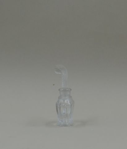 null ELIZABETH ARDEN "My love

Glass bottle, emery stopper featuring a ribbed leaf....