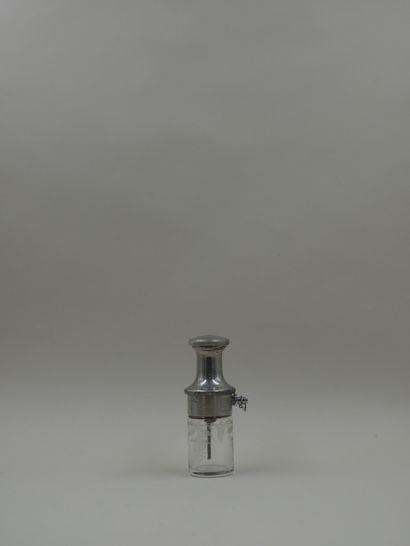 null MOLINARD « Le provençal » non titré

Flacon en verre de forme cylindrique, décoré...