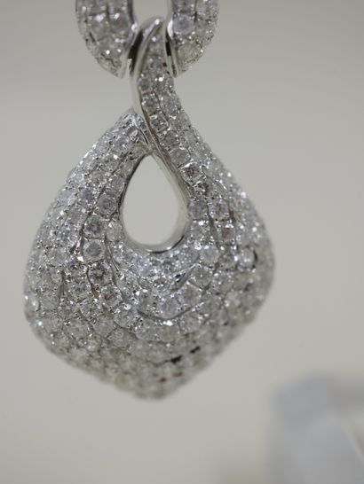 null Pair of earrings Ace of spades in 14k white gold entirely paved with diamonds...