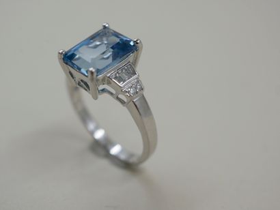 null 18k white gold ring set with a rectangular blue topaz of about 4cts with baguette...