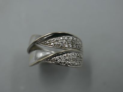 18k white gold ring with double twisted rings...