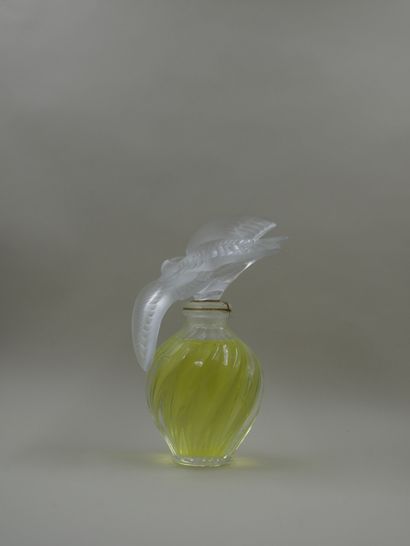 null NINA RICCI " L'air du temps

Crystal bottle, stopper with two doves with spread...