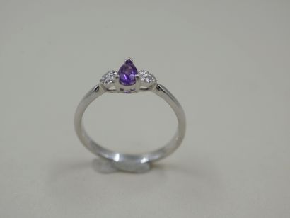null 18k white gold ring set with a pear cut amethyst and three small diamonds -...