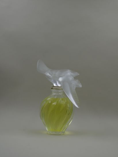null NINA RICCI " L'air du temps

Crystal bottle, stopper with two doves with spread...