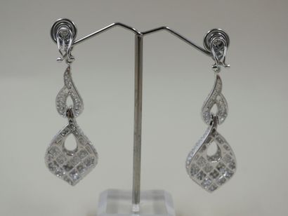 null Pair of earrings Ace of spades in 14k white gold entirely paved with diamonds...