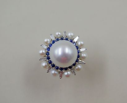 null Daisy ring in 18k white gold set with a large white cultured pearl surrounded...