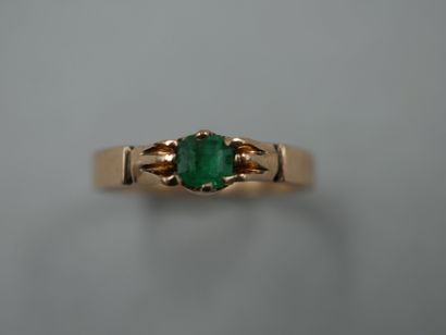 null Lot: An 18k rose gold ring set with a small emerald in its center TDD 51 and...