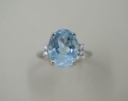 null An 18k white gold ring set with an oval blue topaz weighing approximately 4.50...