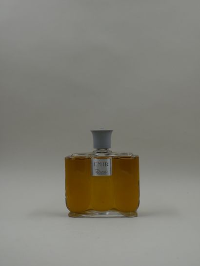 null DANA " Emir " bottle

Glass bottle of Art Deco style. Grey screw cap. Titled...