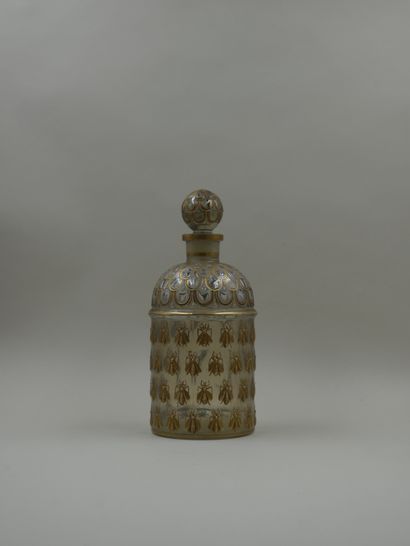 null GUERLAIN

Bottle model golden bees. Monogrammed. Emerised stopper. 1st version....