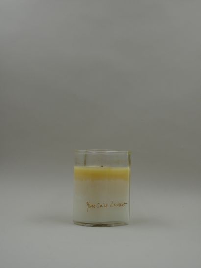 null YVES SAINT LAURENT

Bougie parfumée, titrée « Thé à Marrakech » en forme de...