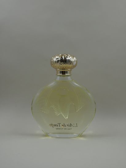 null NINA RICCI " L'air du temps

Glass bottle, on the body decorated with two doves...