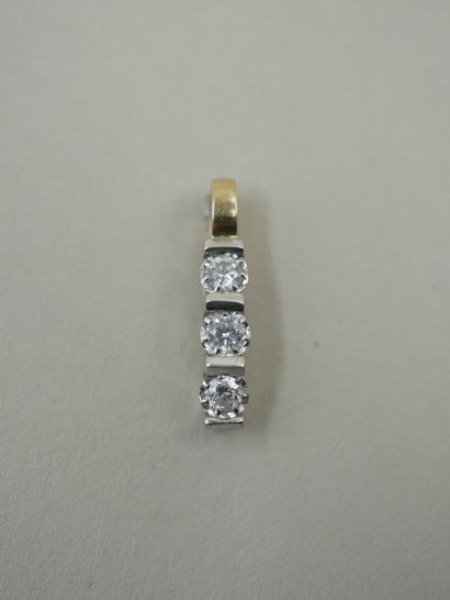 null Trilogy pendant in 18k yellow gold set with three diamonds for 0,20cts in total...