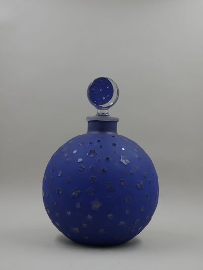 null WORTH LALIQUE " Dans la nuit " ball model majestic

Important blue bottle with...