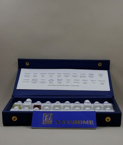 null LANVIN SYNAROME "L'Atelier Parfumé"

Coffret contenant 20 petits flacons de...