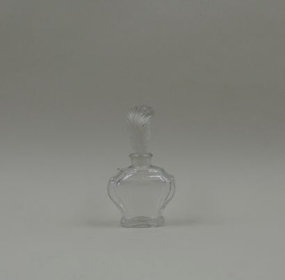 null ELIZABETH ARDEN "My love

Glass bottle, emery stopper featuring a ribbed leaf....