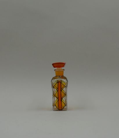 null TAFARI

Glass bottle with orange geometric decoration. Stopper in red glass,...