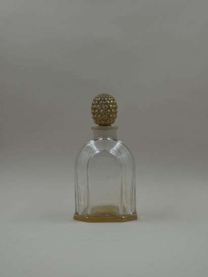 null JEAN PATOU

Important bottle having been used for various perfumes of the perfumer...