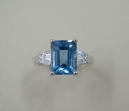null 18k white gold ring set with a rectangular blue topaz of about 4cts with baguette...