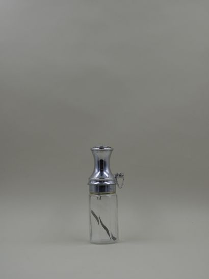 null MOLINARD "Le provençal

Glass bottle with pump system, gilded. Cylindrical shape...