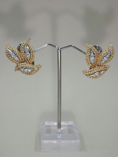 null Paire de boucles d'oreilles en or jaune et gris 14k cordé à motif de feuilles...