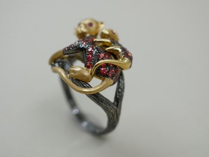 null Yellow gold and blackened 18k gold ring representing a mother monkey and her...
