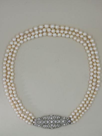 null Necklace of three rows of choker cultured pearls set with an articulated geometrical...