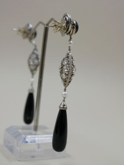null Art deco style earrings in 18k white gold consisting of an openwork drop set...