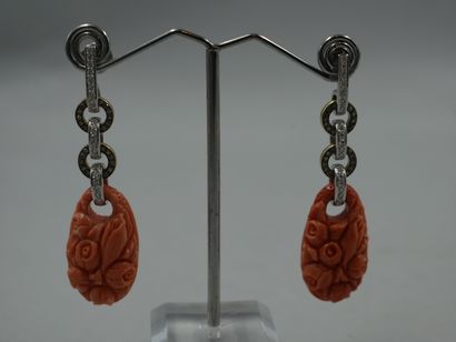 null 18k yellow and white gold earrings set with diamonds supporting a coral motif...