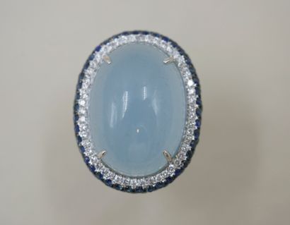 null 18k white gold ring with a large cabochon aquamarine of about 20cts surrounded...