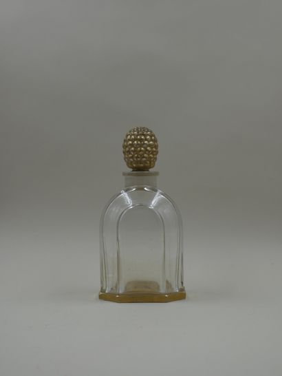 null JEAN PATOU

Important bottle having been used for various perfumes of the perfumer...