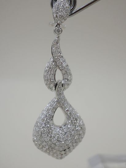 null Pair of earrings Ace of spades in 14k white gold entirely paved with diamonds...