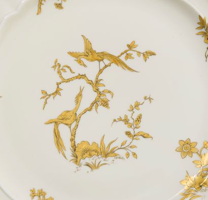 null BERNARDAUD à Limoges, Service de table en porcelaine à décor d'oiseaux de Paradis...