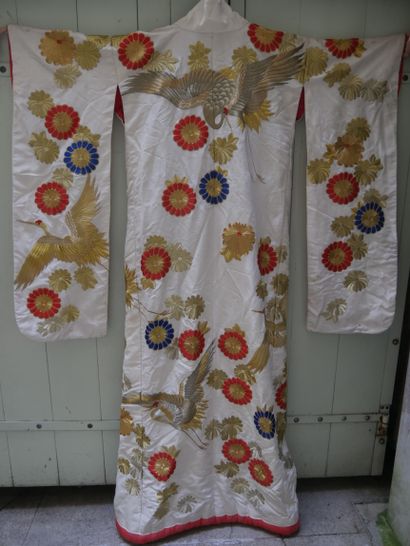 null 
VENDU AU PROFIT DE LA FONDATION BRIGITTE BARDOT. JAPON, XXème siècle. Kimono...