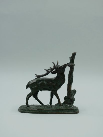null Pierre Jules MENE (1810-1879). Cerf à la feuille de chêne. Epreuve en bronze...