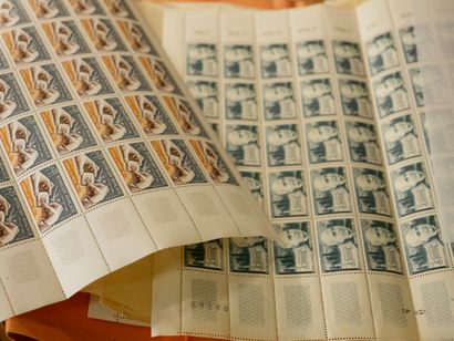 null FRANCE Emissions 1940/1980 : Lot de timbres neufs, en feuilles ou fragments...