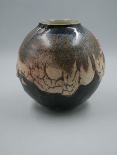 null LACHENAL Edmond (1855-1948), in the taste of. Vase ball out of ceramics with...