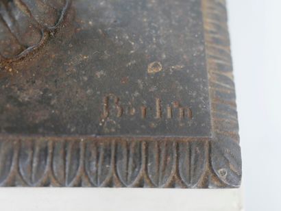 null Presse papier en bronze patiné représentant un buste de Goethe, sur un socle...