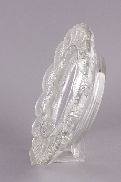 null LALIQUE France. odèle AURIAC, Circular cup with scalloped edge in pressed crystal,...