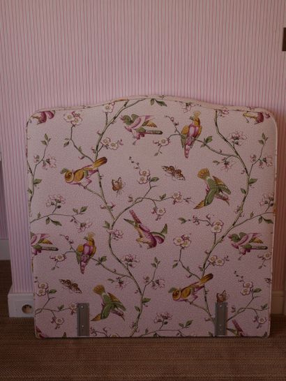 null Pair of single headboards in fabric decorated with exotic birds, matched with...