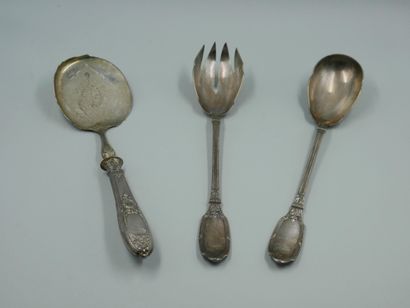 Lot: - Pie server, the handle in silver with...