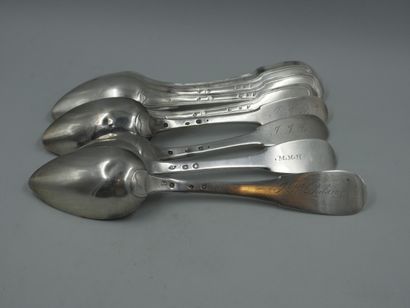 null Lot including : 

- Four silver soup spoons 950/1000 net model. Vieillard hallmark...