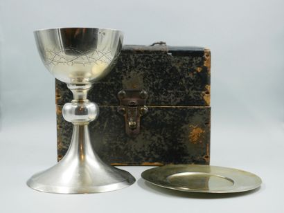 null 
Chalice. The cup is in engraved silver, plain model, and the foot, in silver...