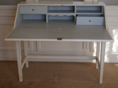 null White lacquered and molded wood sloping desk, resting on four sheath feet, the...