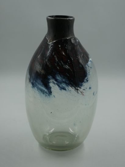 null MONOD Claude (1944-1990). Vase ovoïde en verre souflé à décor itercalaire marbré...
