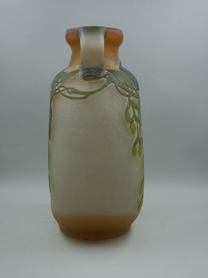  ETABLISSEMENTS GALLE (1904-1936). Large vase of gourd shape in multi-layered glass...