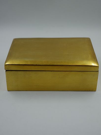 null Lot including two gold lacquered boxes, a resin photo holder, a mother of pearl...